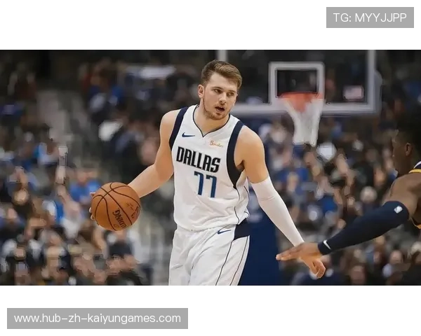 东契奇持球节奏变奏训练大幅提升,连续晃倒防守者 东契奇持球节奏变奏训练大幅提升,连续晃倒防守者